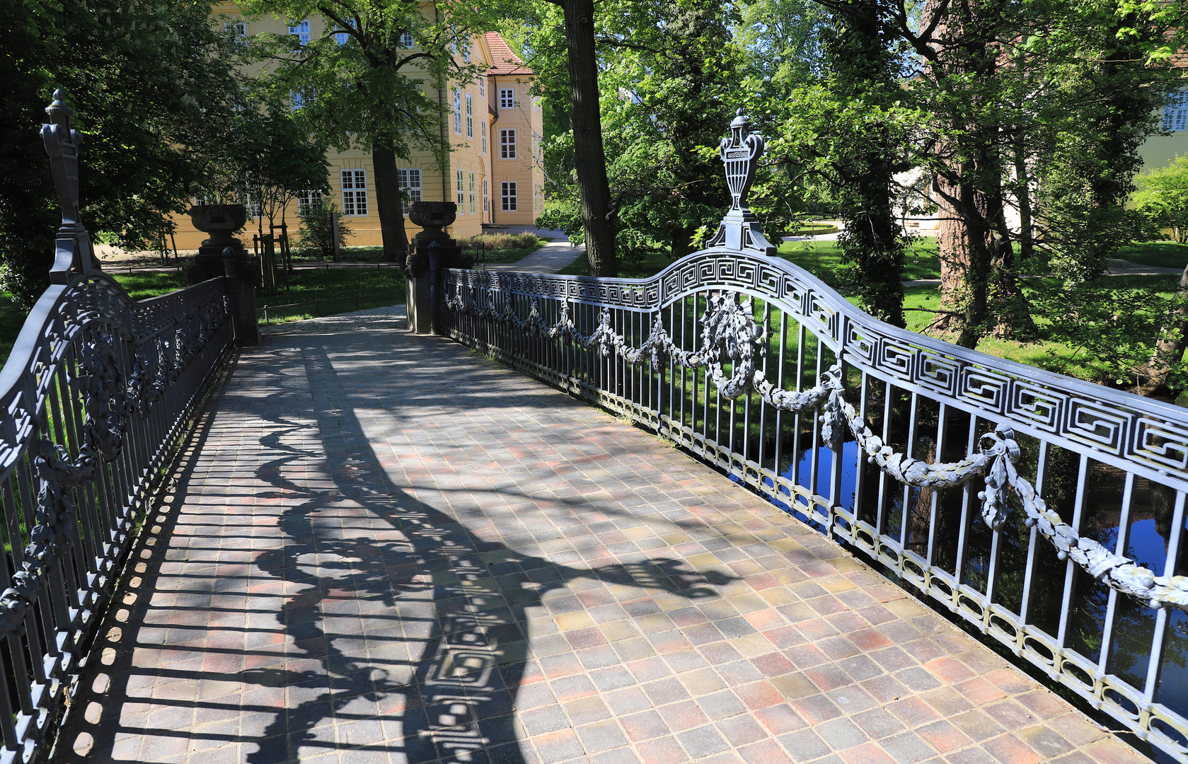 brücke zum schloß