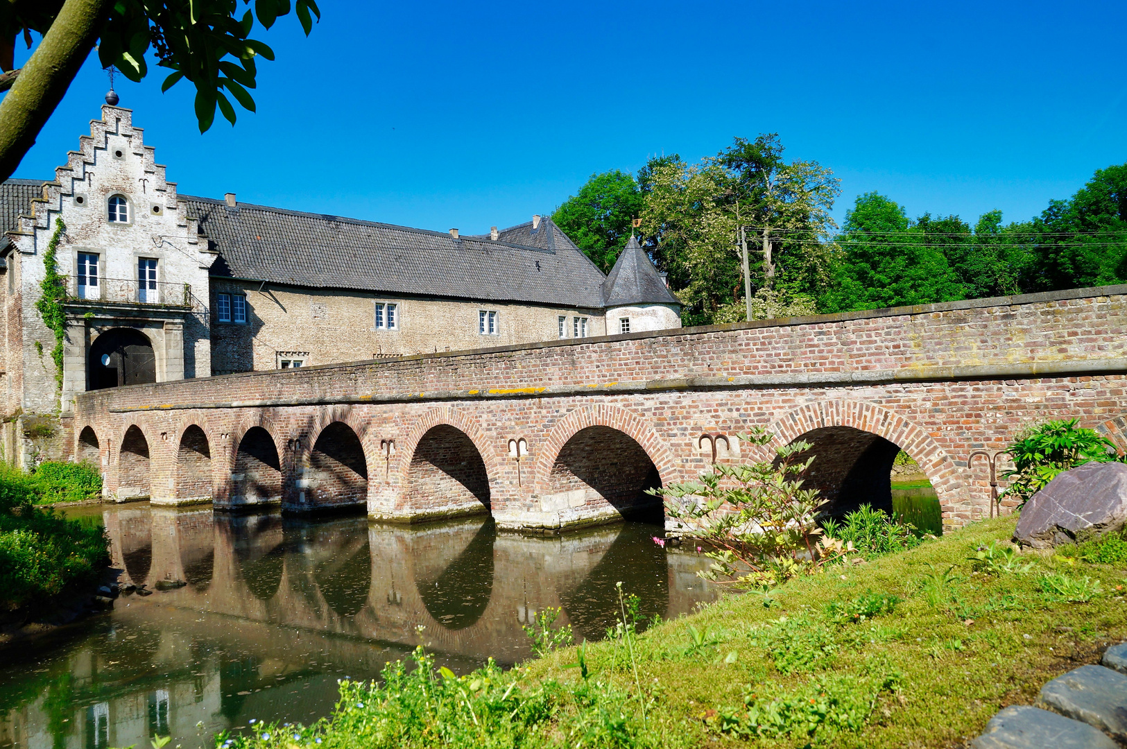 Brücke zum Schloß