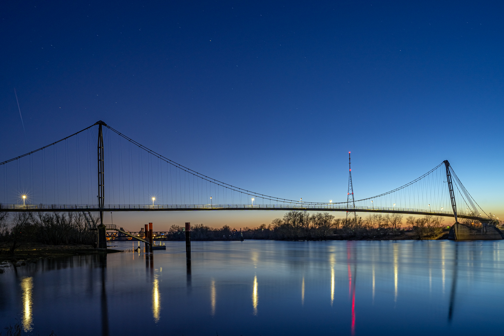 Brücke zur nautischen Dämmerung