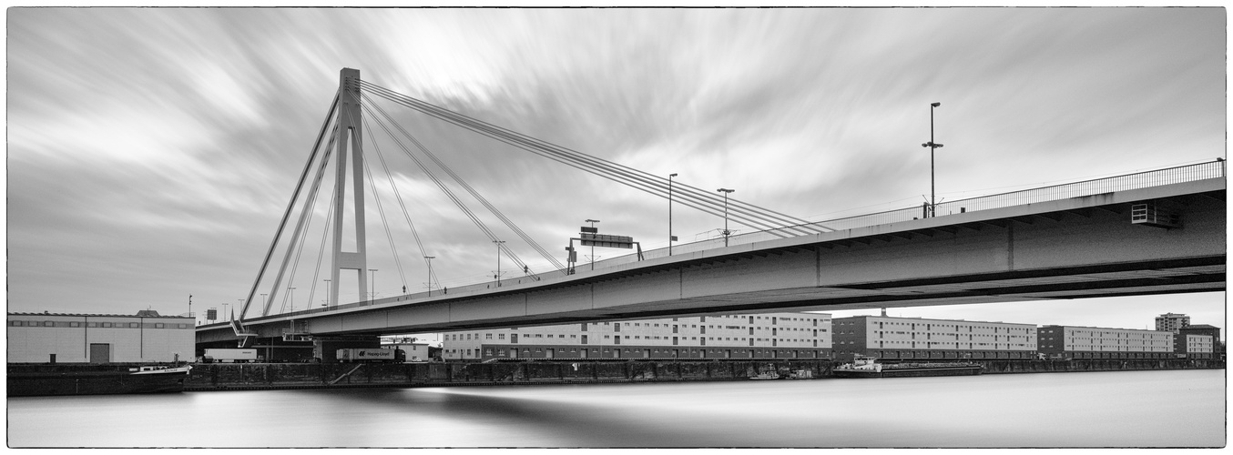 Brücke zwischen Mannheim und Ludwigshafen 