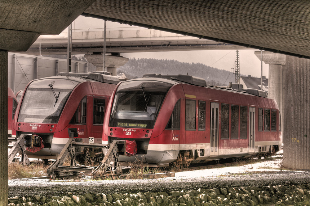 Brücken- Bahnparkplatz