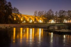 Brücken bei Nacht