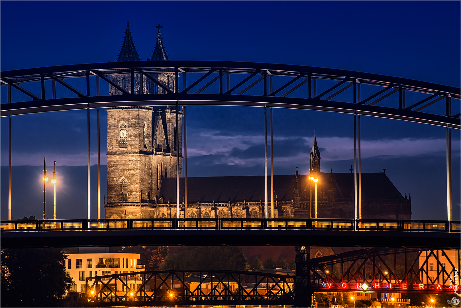 Brücken mit Hintergrund