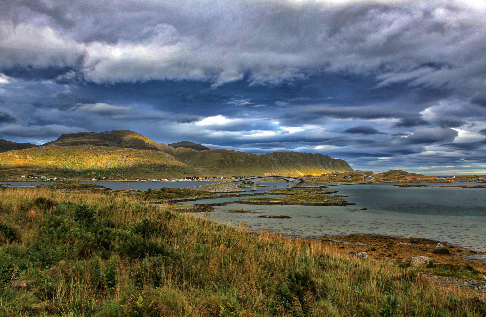 Brücken nach Fredvang / Norwegen