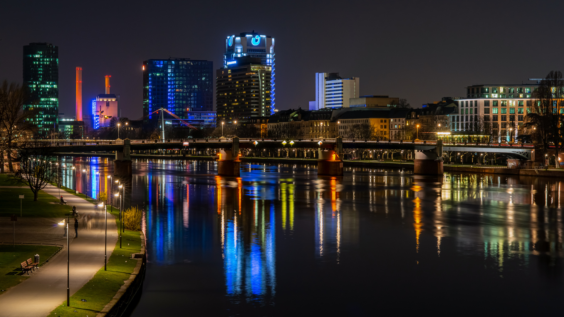 Brücken und Skyline von Frankfurt / Main