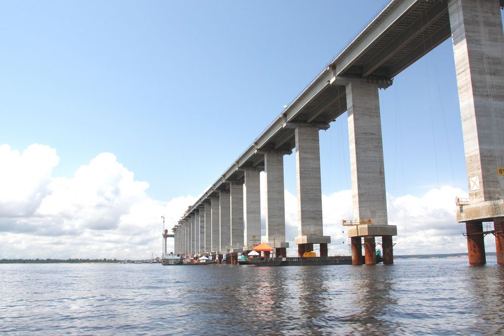 Brückenbau bei Manaus