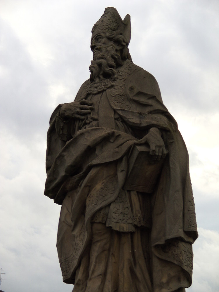 Brückenfigur auf alter Mainbrücke in Würzburg Juli 2007 abends