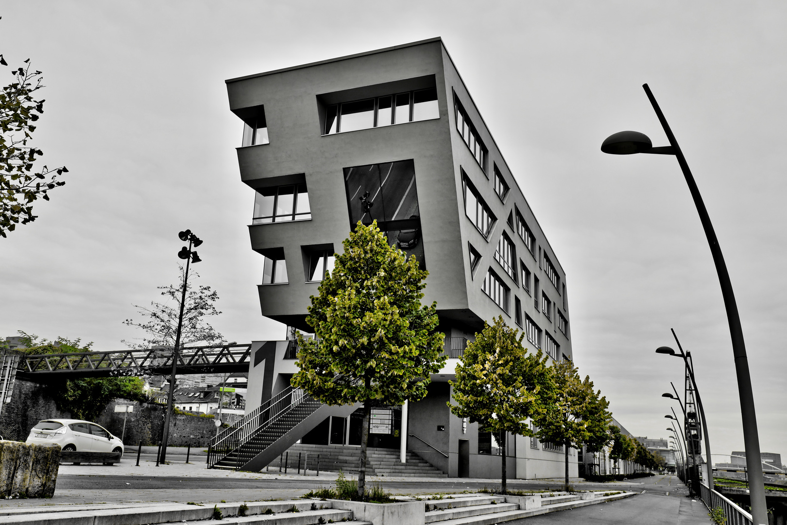 Brückenhaus im Neusser Hafen