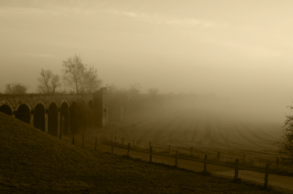 Brückenkopf im Nebel