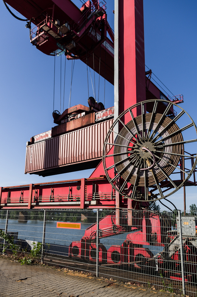 Brückenkran im Containerhafen Mainz