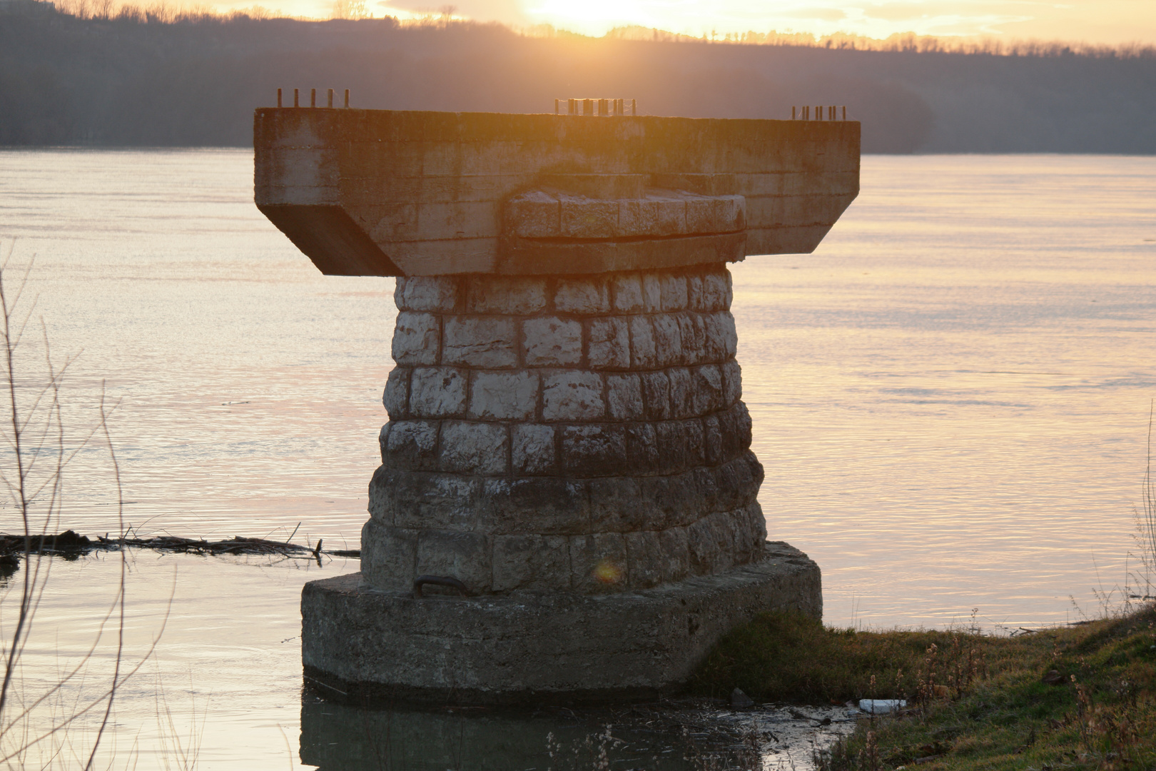 Brückenmauer