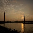 Brückentag Düsseldorf Rheintower und Rheinkniebrücke