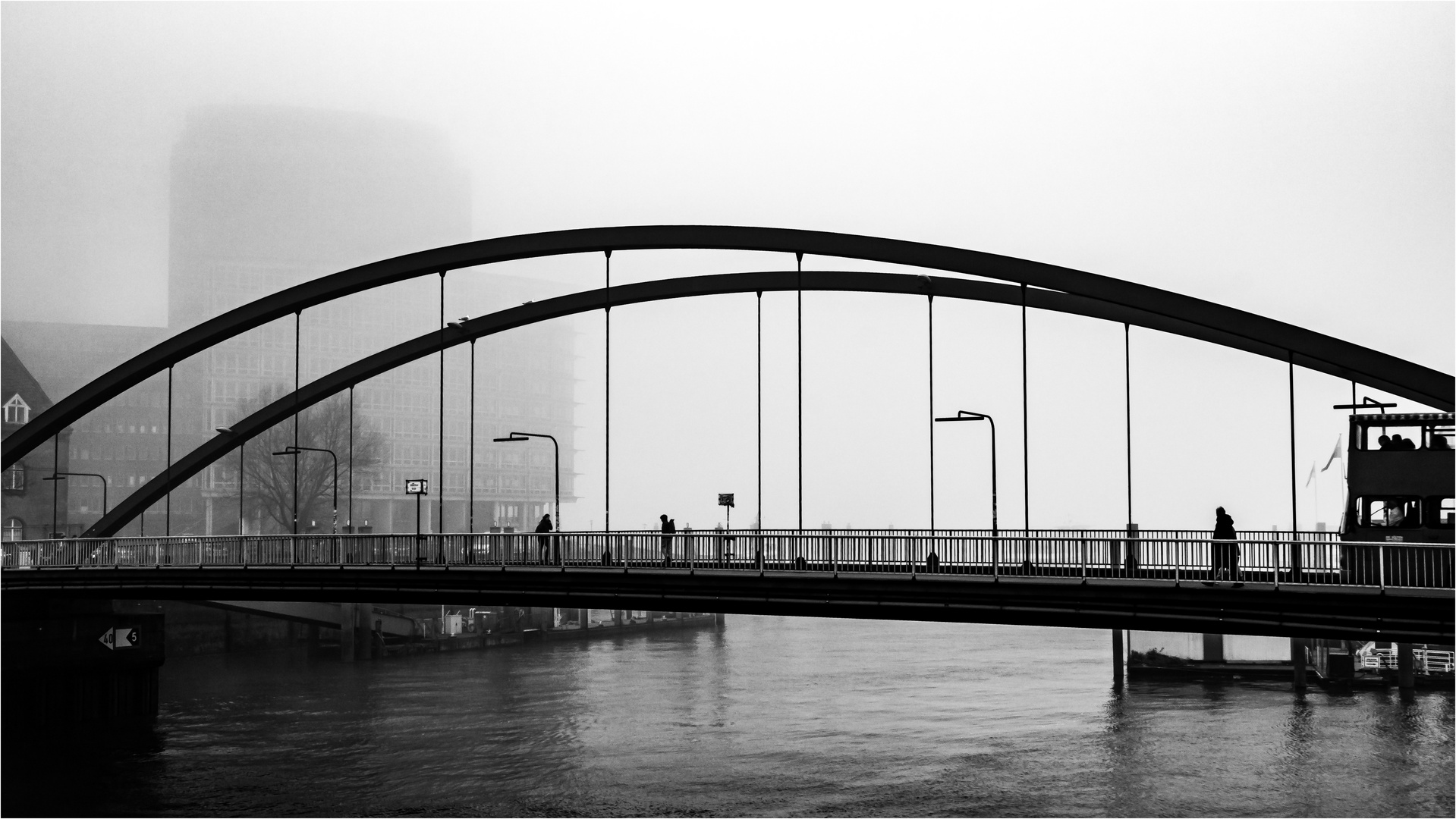 - BRUECKENTAGE - 