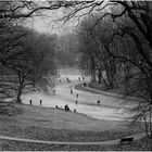 Bruegelsches Vergnügen (Winterlandschaft mit Eisläufern)