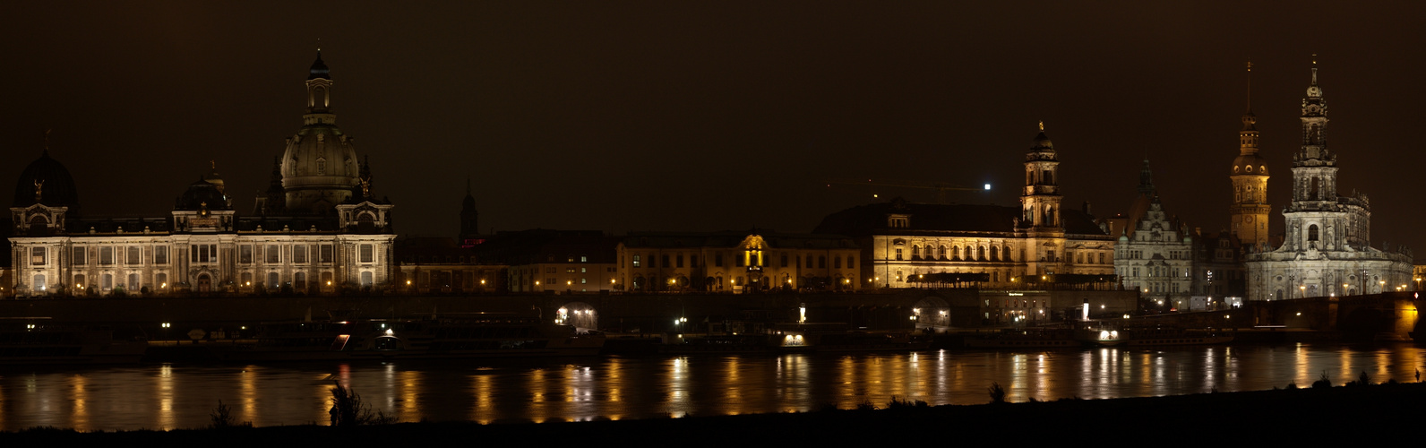 Brühlsche Terasse bei Nacht