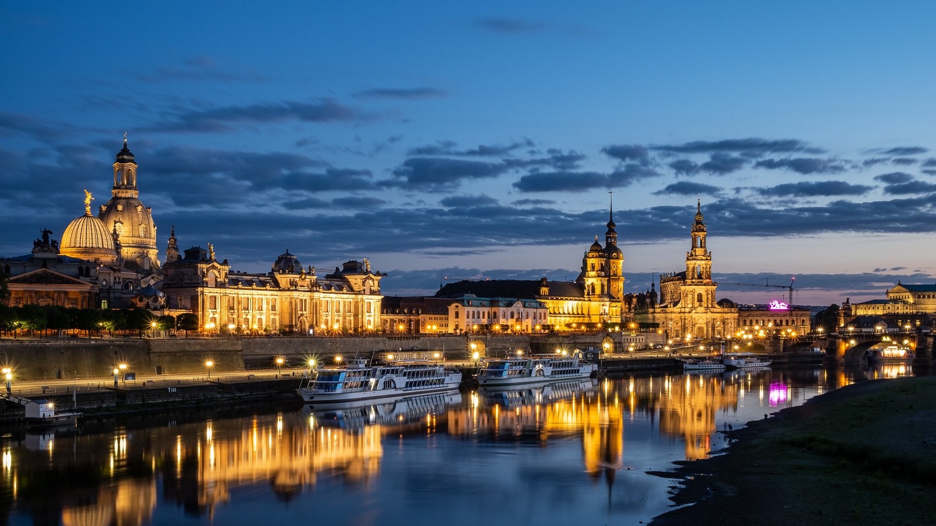 Brühlsche Terrasse zur blauen Stunde