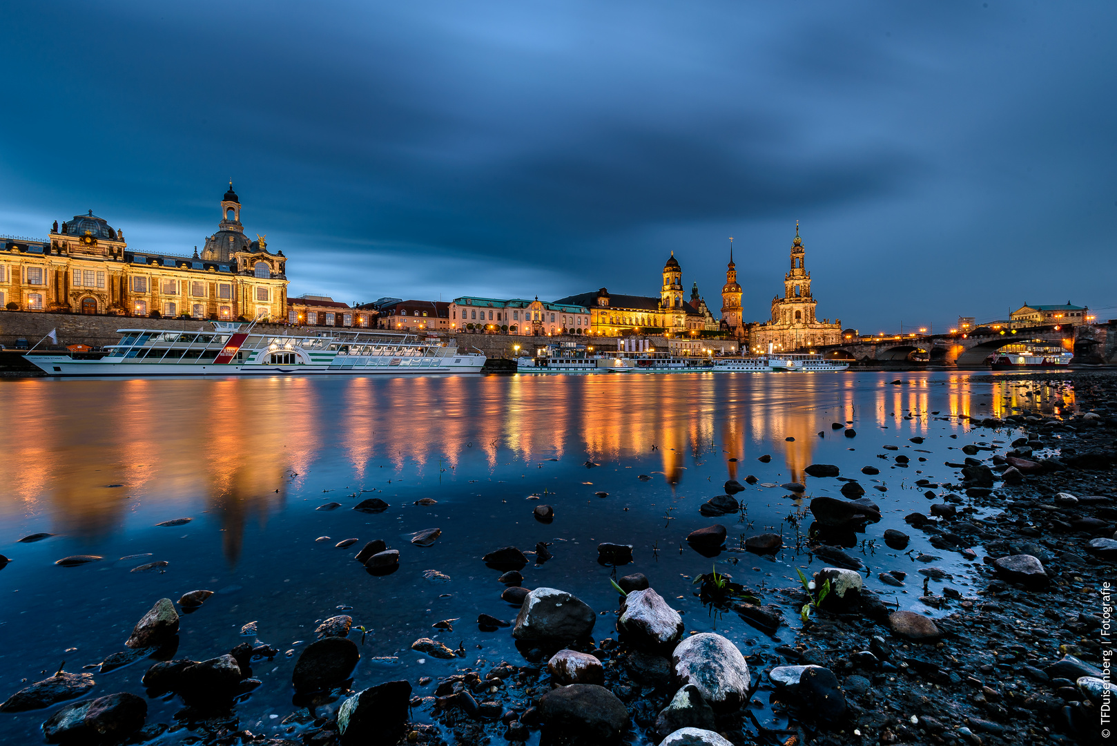 Brühlsche Terrassen in Dresden zur Abenddämmerung