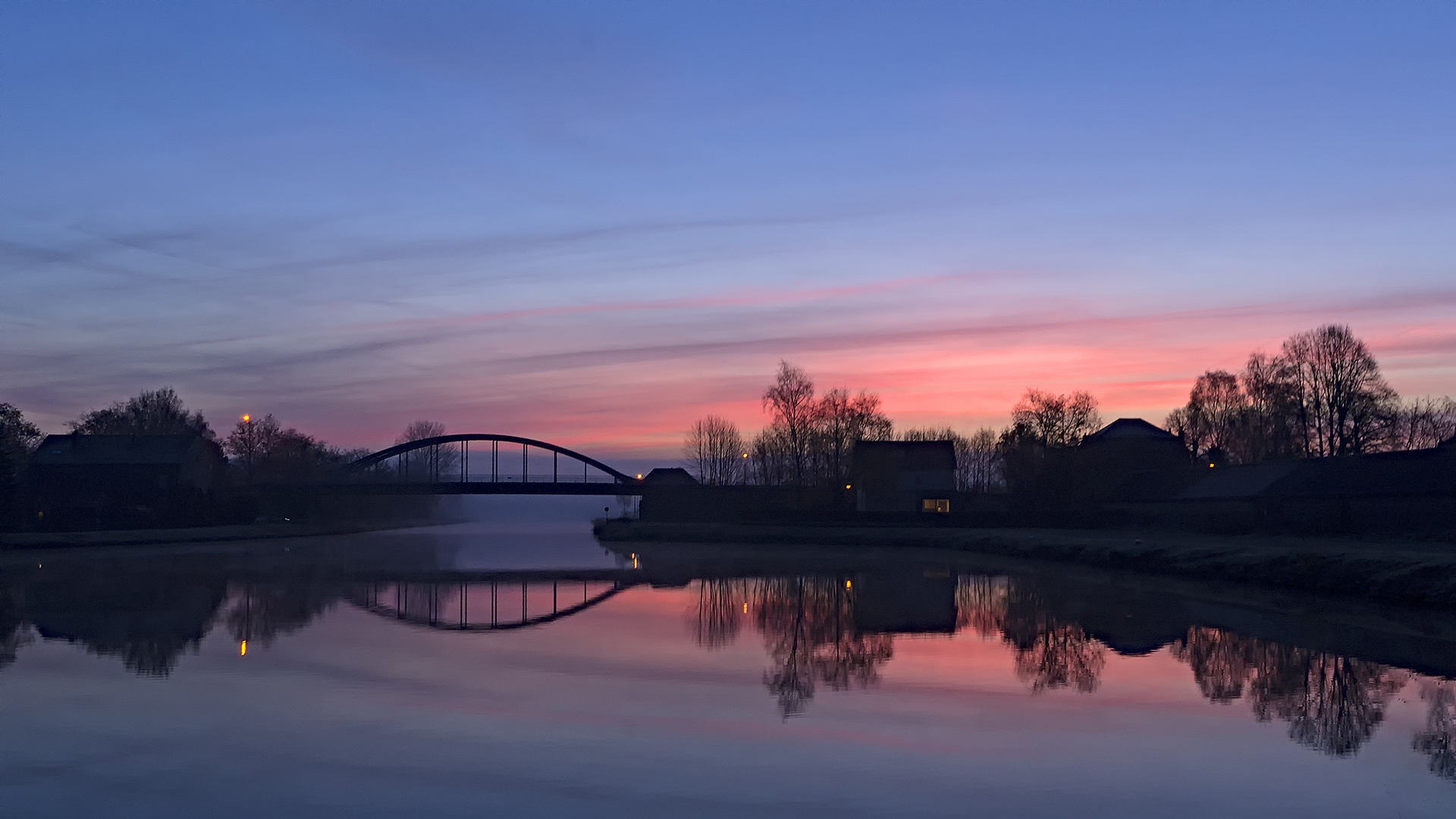 Brug Lommel in de ochtend