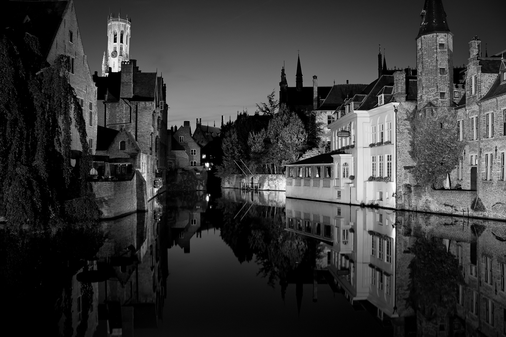 Bruges by night