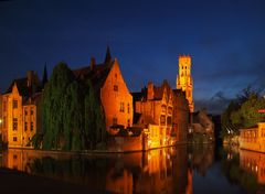 Bruges, De Rozenhoedkaai (Quai of the Rosary by night)