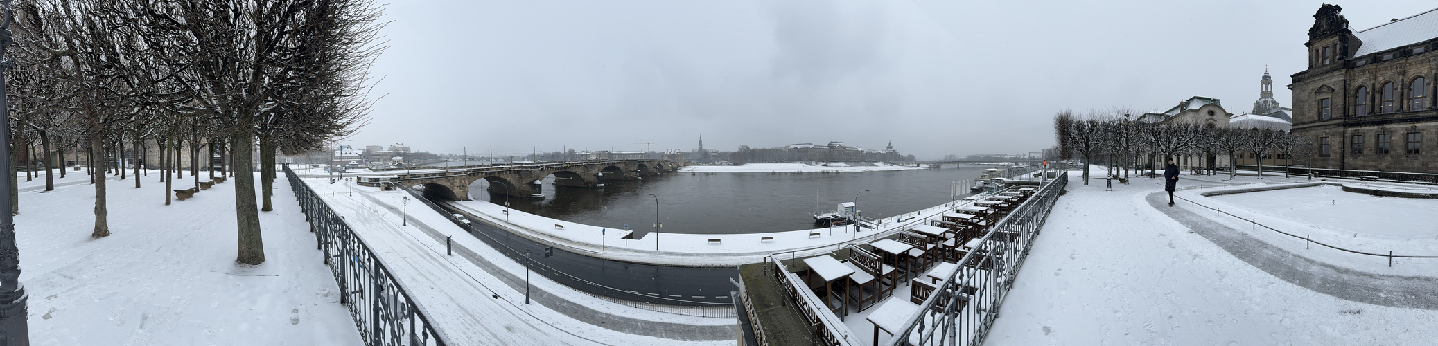 Bru?hlsche Terrasse im Schnee