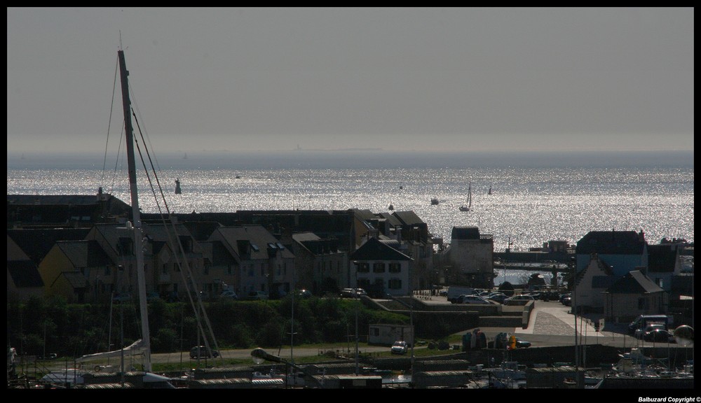 " Brume de chaleur sur la baie de Concarneau, et l'ile de Penfret "