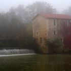 Brume sur la chute et la rivière