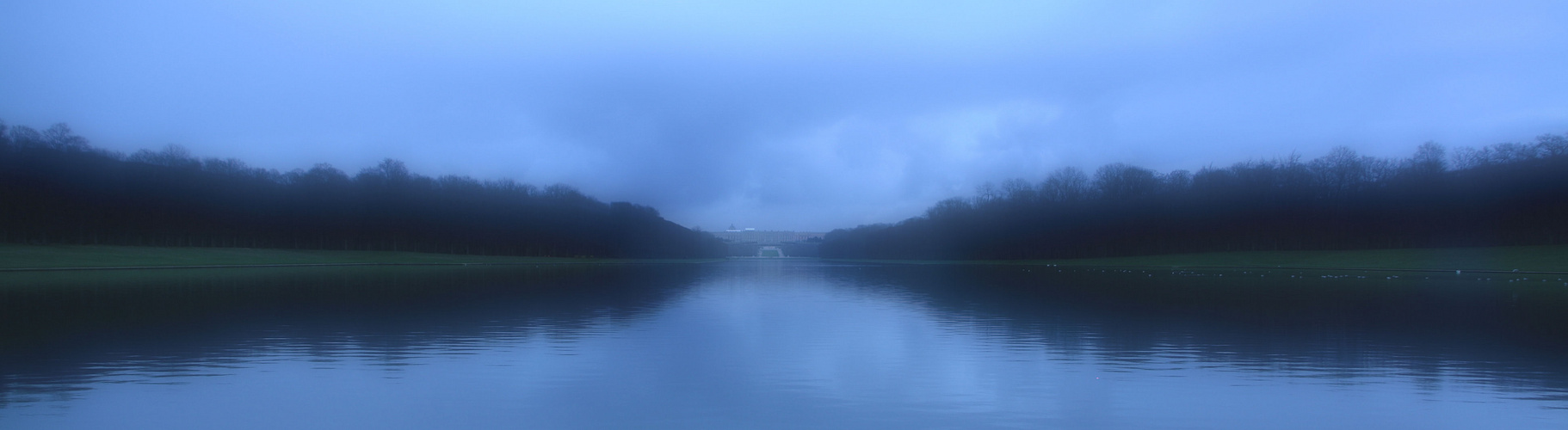 brume sur le plan d'eau