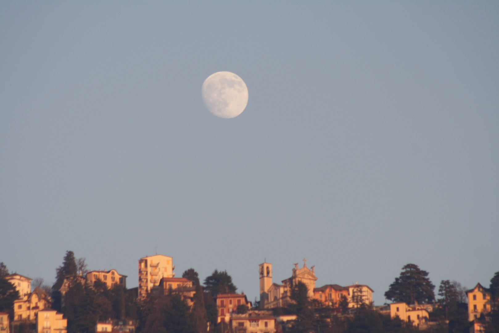 Brunate e la luna