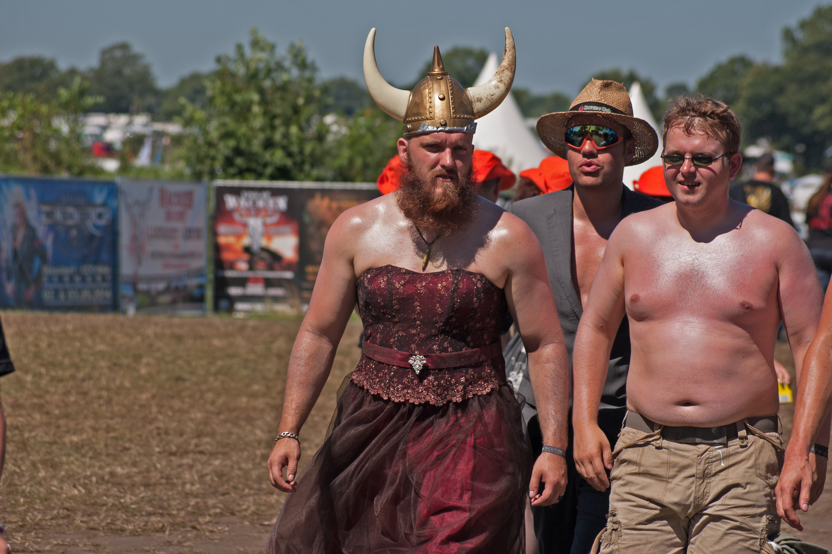 Brunhild, Siegfried und Gunther auf dem Weg nach Wac.... Worms