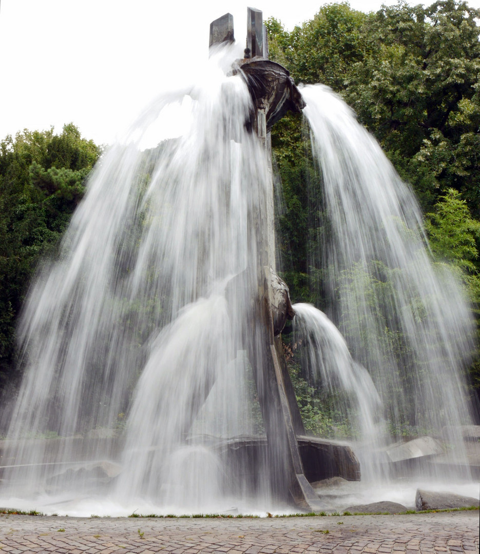 Brunnen am Adenauerplatz