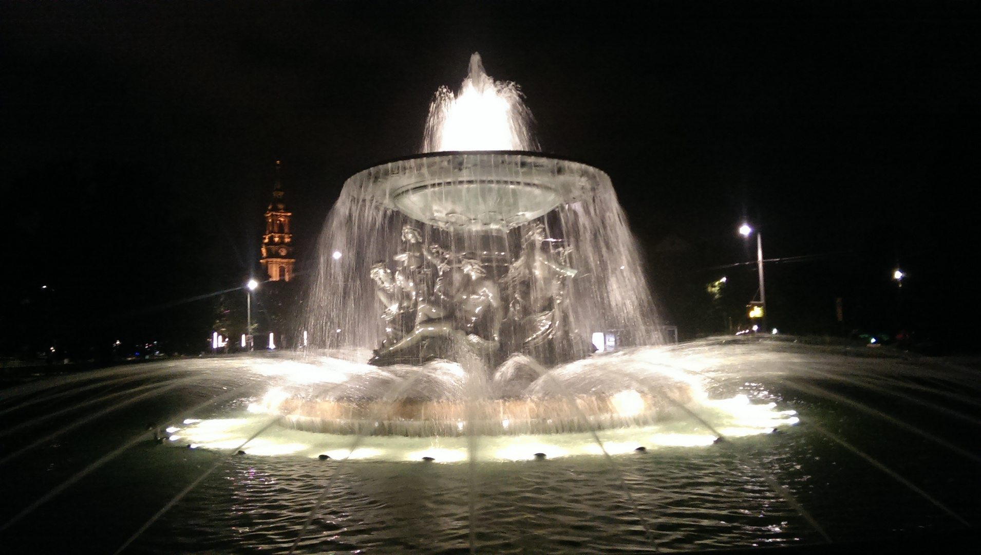 Brunnen am Albertplatz & Kreuzkirche - Dresden