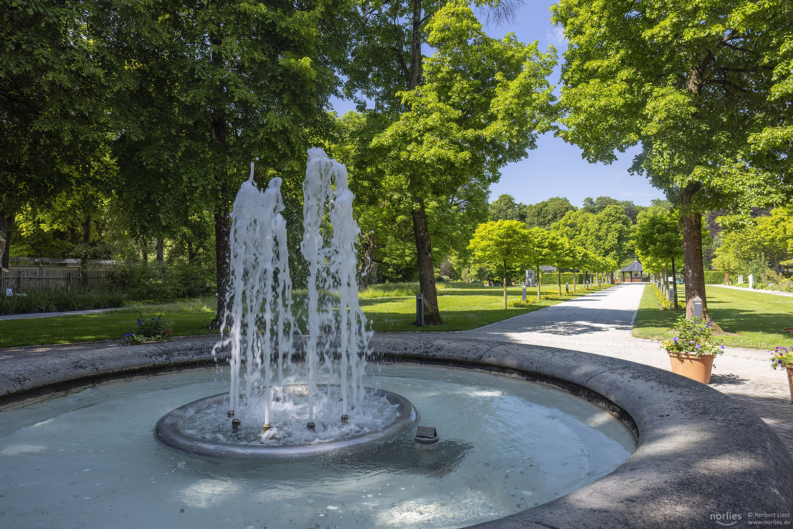 Brunnen am Eingang