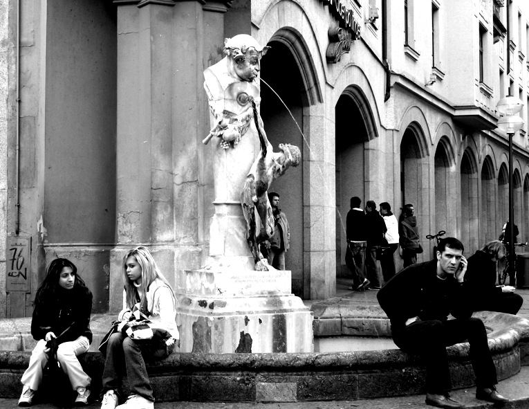 Brunnen am Karstadt in München