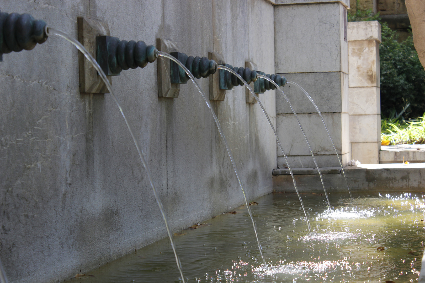 Brunnen am Königenplatz - Fuente cerca de Plaza de la Reina