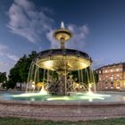 Brunnen am Schlossplatz Stuttgart zur Blauen Stunde