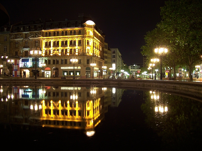 Brunnen an der alten Oper in Frankfurt