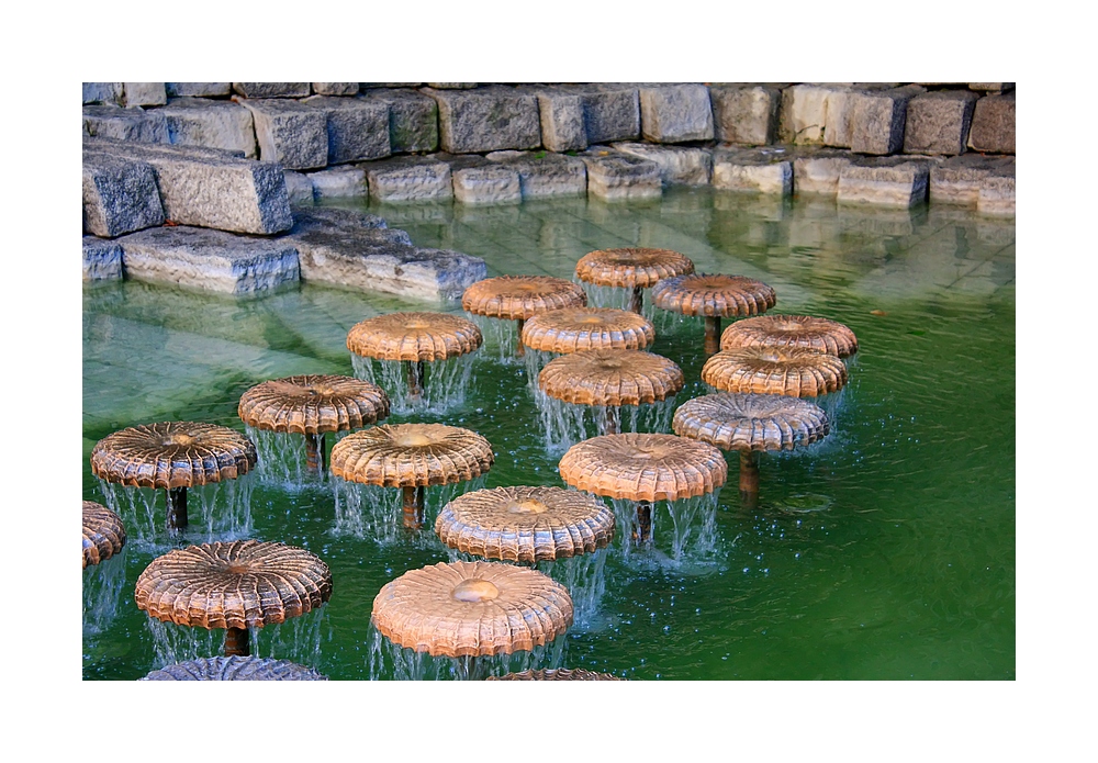 ...Brunnen an der Frauenkirche...