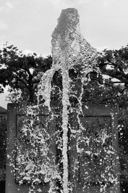 Brunnen an der Mainzer Rheingoldhalle