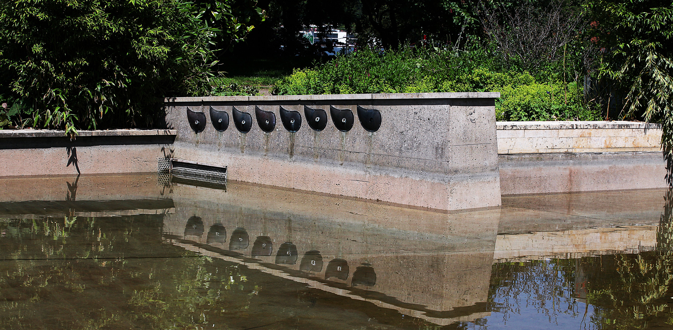 Brunnen-Anlage im Kölner Rheinpark