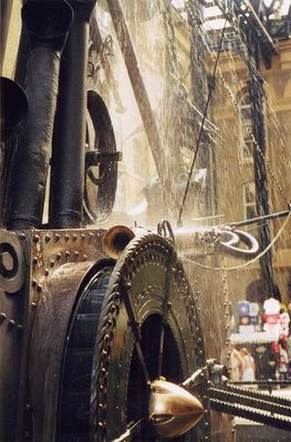 Brunnen at Hay's Gallery (London)