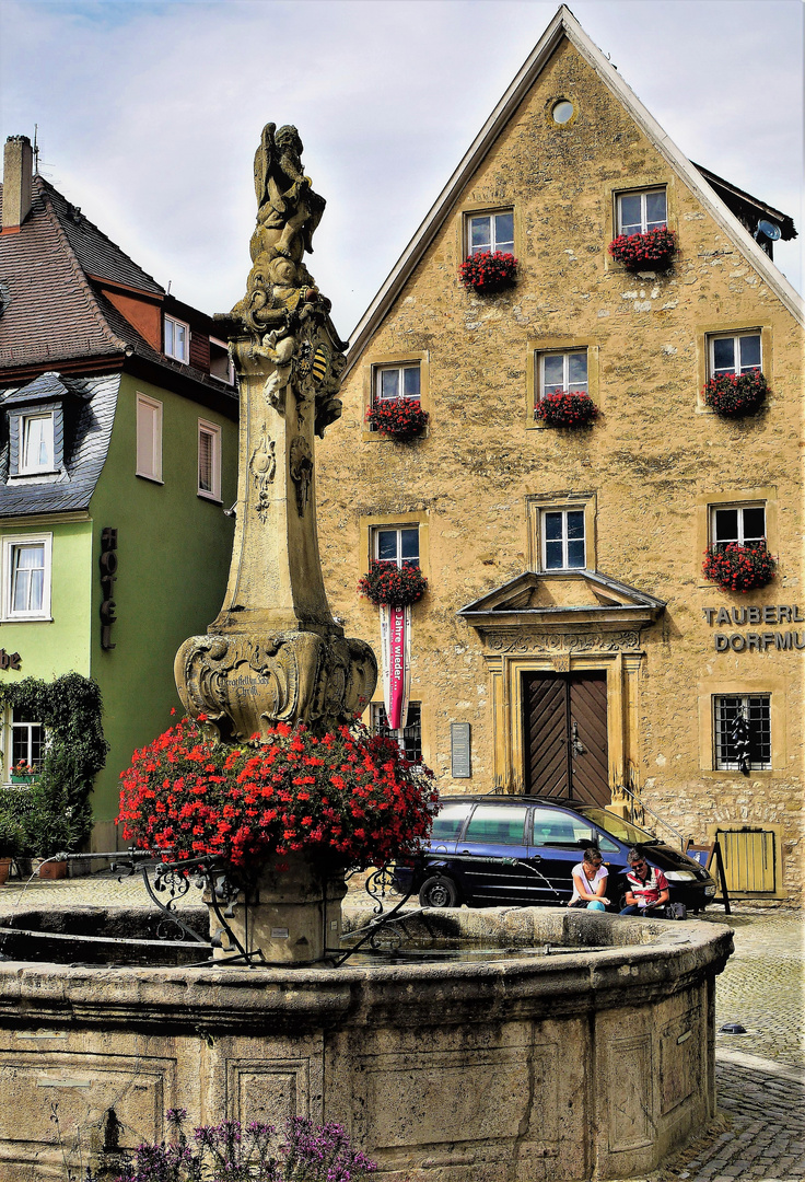 Brunnen auf dem Marktplatz in Weikersheim 