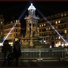 Brunnen bei Nacht