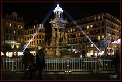 Brunnen bei Nacht