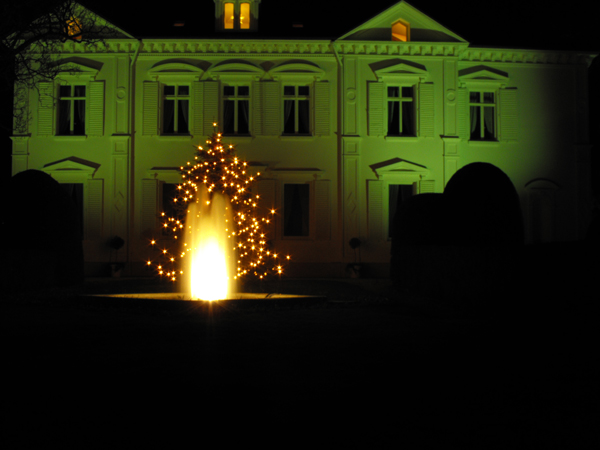 Brunnen bei Nacht