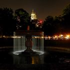 Brunnen bei Nacht im Hofgarten München