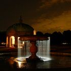 Brunnen bei Nacht im Hofgarten München