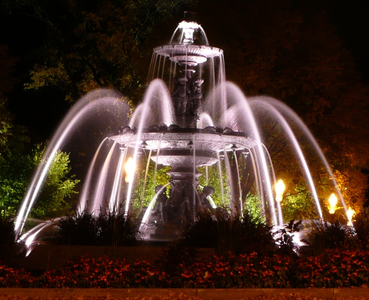 Brunnen bei Nacht in Quebec