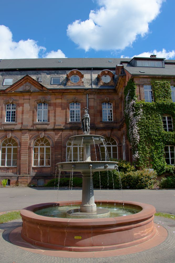 Brunnen bei Villeroy&Boch im Park,Alte Abtei