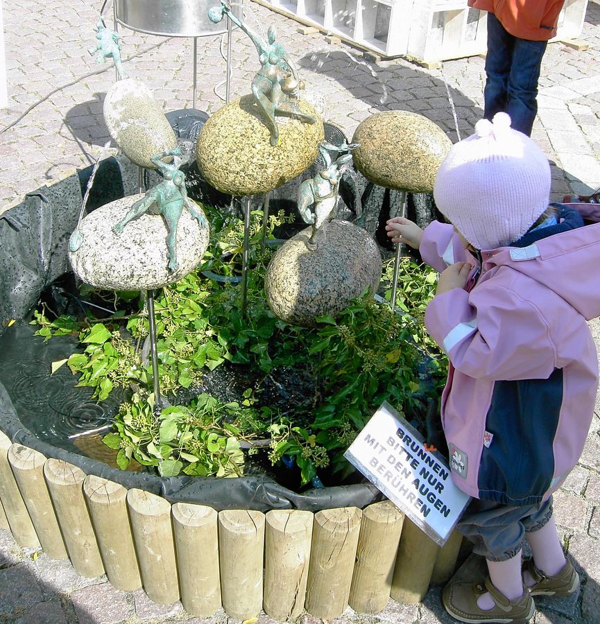 Brunnen bitte nur mit den Augen berühren